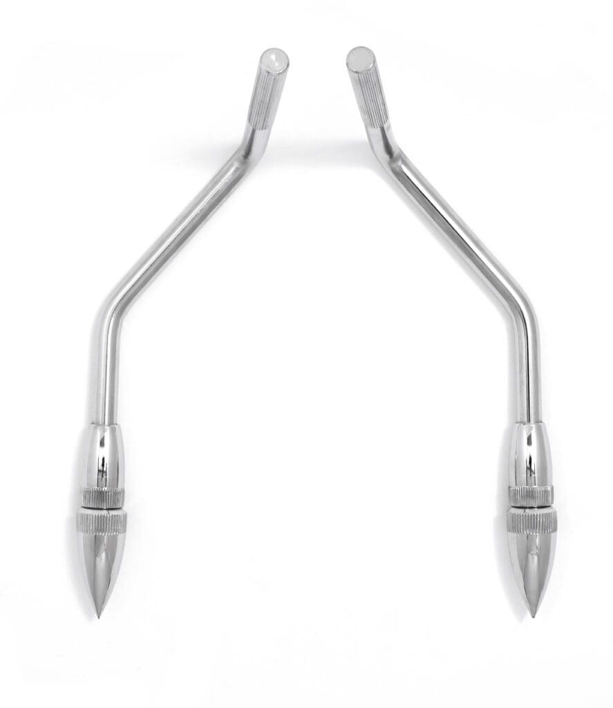 A pair of metal pointy objects